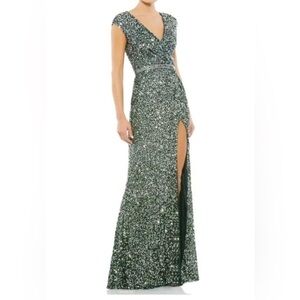 Nwt Mac Duggal Cap Sleeve Sequined High Slit Gown in Forest Green